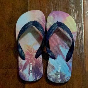 Old Navy flip flops for little boys